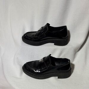 Wishbone Black Loafers with Silver Detail